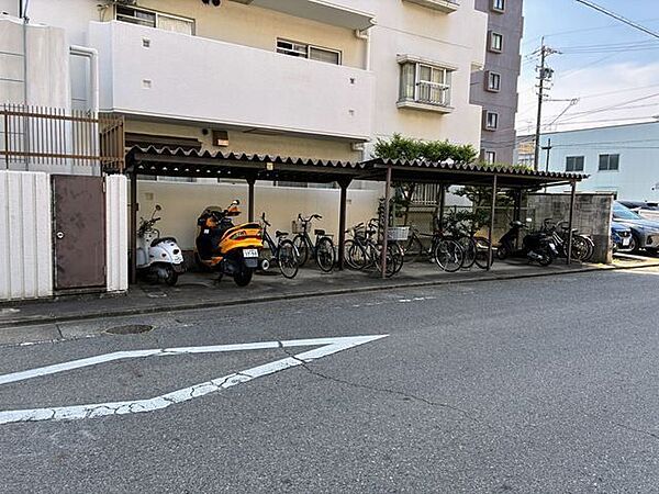 広々とした駐輪スペース