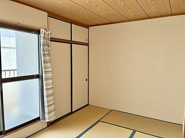 上下段、天袋で荷物を賢く分別できるのでお部屋を広々使えます