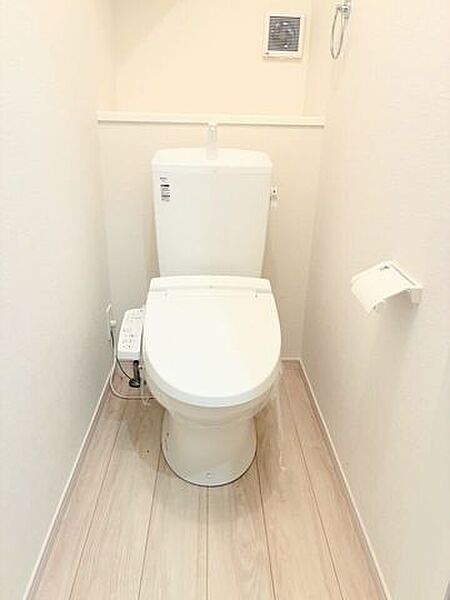 白を基調とした爽やかなレストルーム。お掃除がしやすいシンプルなデザイン