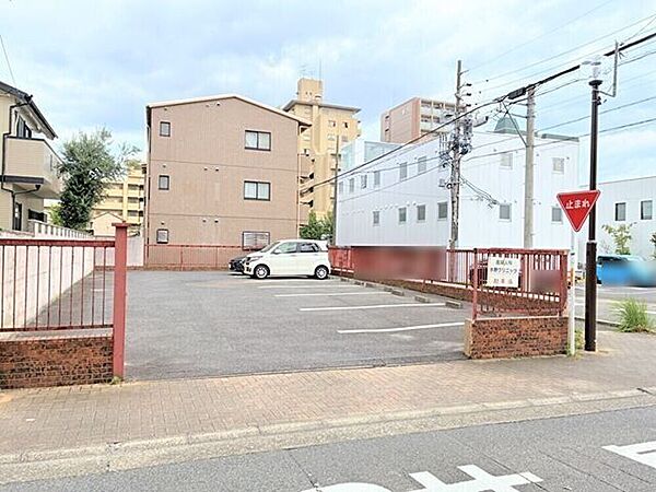 ハウスメーカーや工務店の指定がないため、予算やデザインに合わせて自由に建築会社を選べます