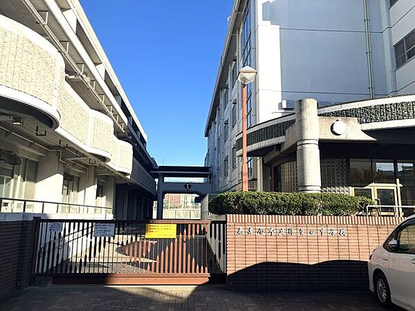 名古屋市立津賀田中学校 490m
