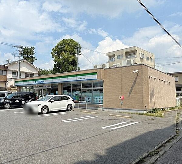 ファミリーマート 瑞穂本願寺二丁目店 490m