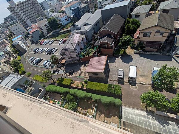 7階から緑道を見下ろす