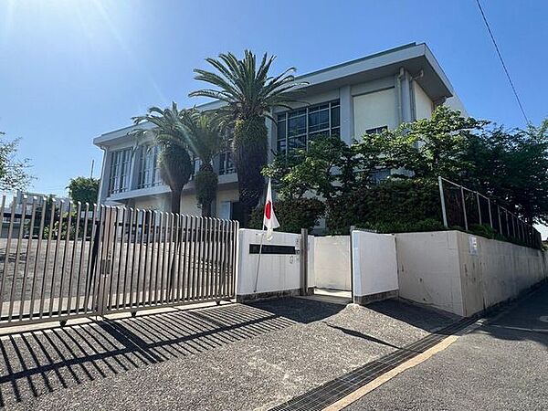 摂津市立第二中学校 700m