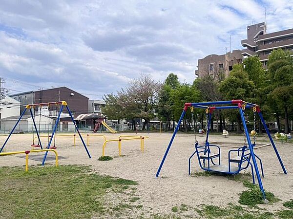 東一津屋公園 490m