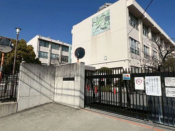 摂津市立第一中学校 1240m
