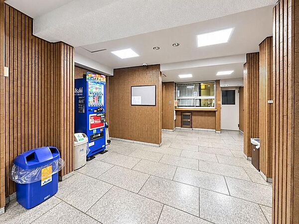 ゆとりを感じる共用スペース。建物全体の管理状態も現地でご覧ください。