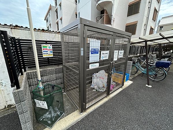 敷地内のゴミ置場です。建物だけでなく、日常で使う共用部分もあわせてご確認ください。