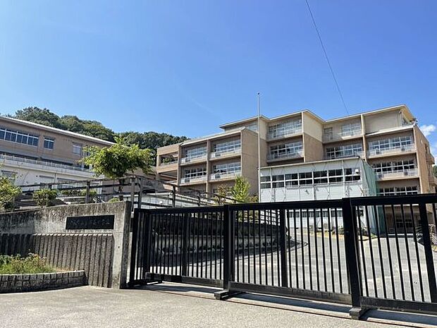 倉敷市立多津美中学校 1900m