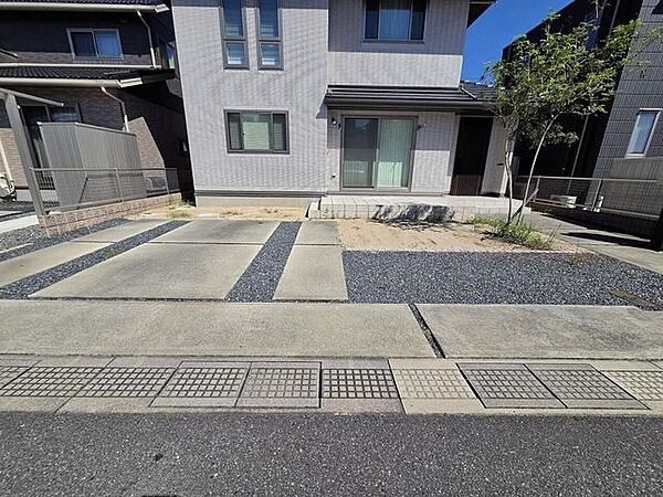 ゆとりのある駐車スペース。来客時にも便利です