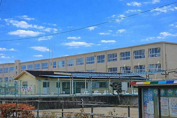 倉敷市立富田小学校 430m