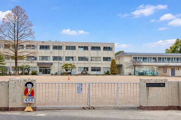 倉敷市立柏島小学校 690m