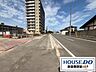 外観：前面道路含む現地写真