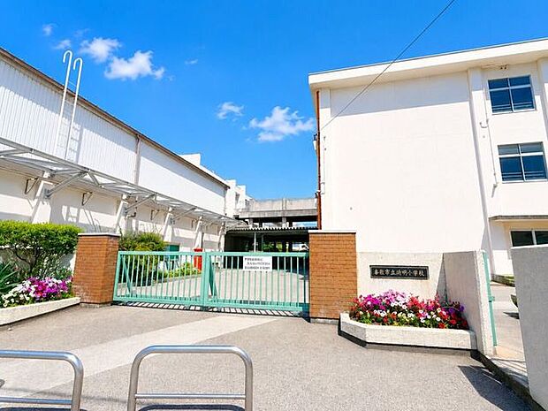 倉敷市立赤崎小学校 550m
