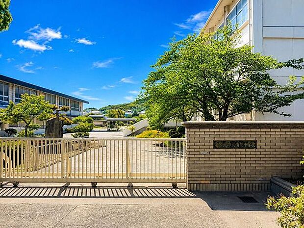 倉敷市立味野中学校 650m