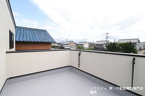約6帖のワイドバルコニーは南向きで、冬場でもお洗濯物がしっかり乾きます。