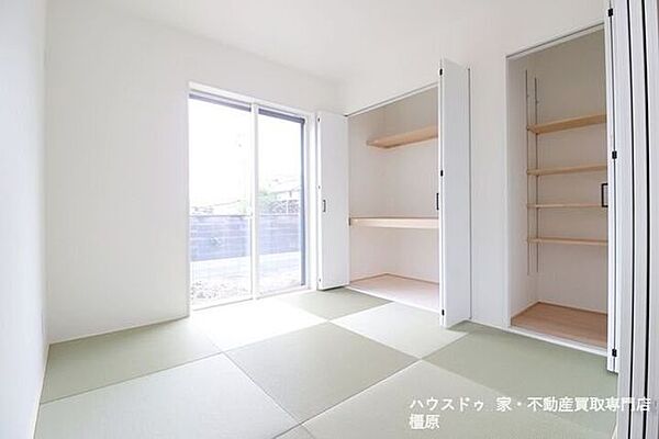 クローゼットタイプの押入れはふすま貼替の手間も無く、お手入れ楽々です。