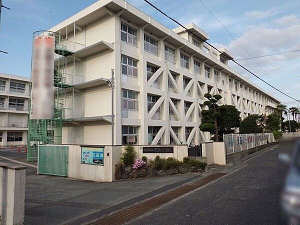 片塩中学校 550m