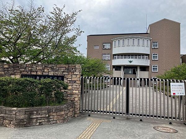 大和郡山市立郡山南中学校 3700m