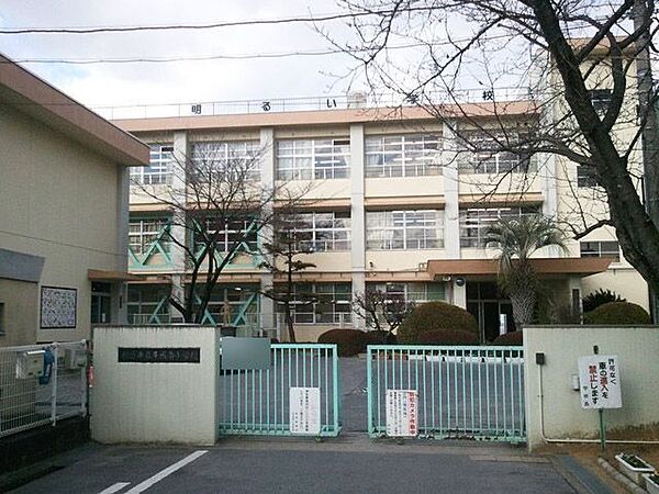 耳成南小学校 580m