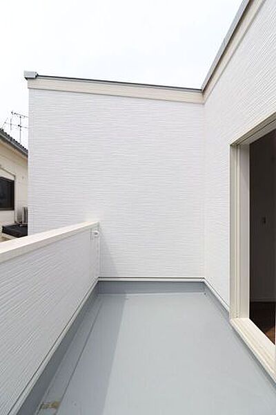 南向きバルコニー。太陽の光を一杯浴びて気持ち良く乾きます。