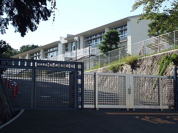 桜井小学校 1970m