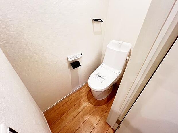 快適に使用できる温水洗浄便座付きトイレです。