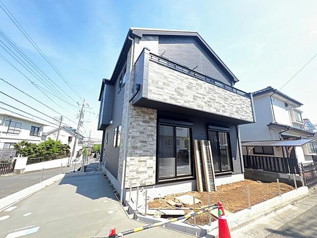 2面道路に面した角地です。