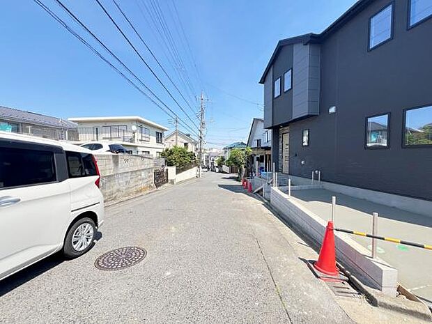 前面道路を含めた現地写真です。ぜひ周辺環境も併せてご覧ください。