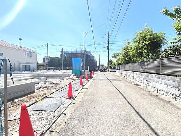 前面道路を含めた現地写真です。ぜひ周辺環境も併せてご覧ください。