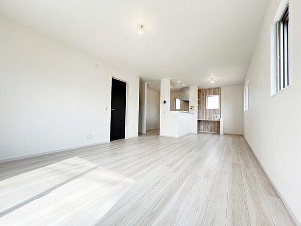 リビングダイニングになります。ご家族そろっての素敵な空間になりそうですね。