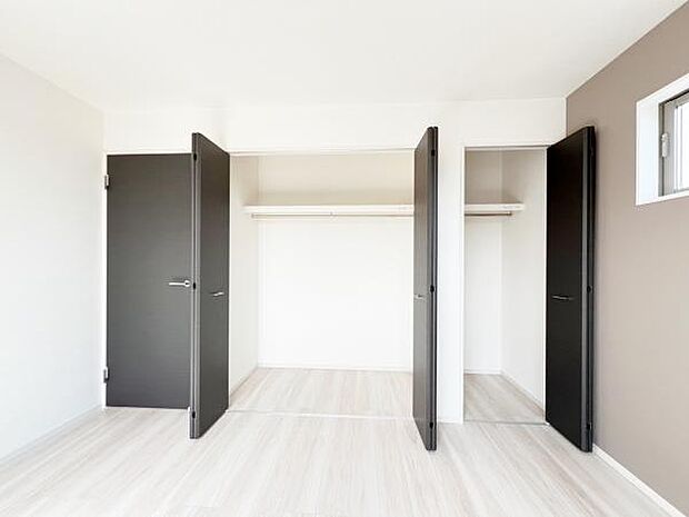 いつでもお部屋をスッキリお使い頂ける収納スペースを設置。