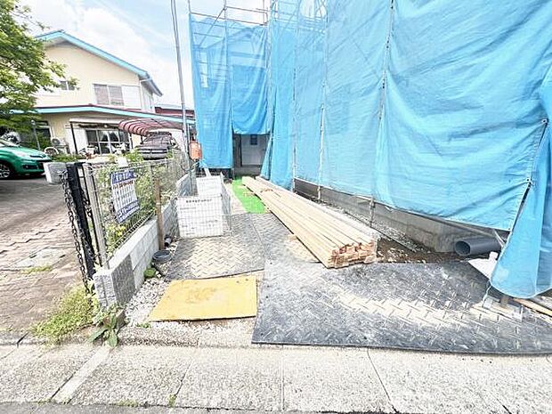 駐車場ももちろん完備しておりますのでお車所有の方にも心強いです。