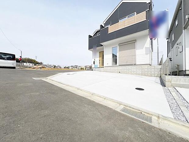 駐車場ももちろん完備しておりますのでお車所有の方にも心強いです。