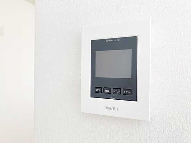 訪問者を確認できるTVモニター付きインターフォンです。