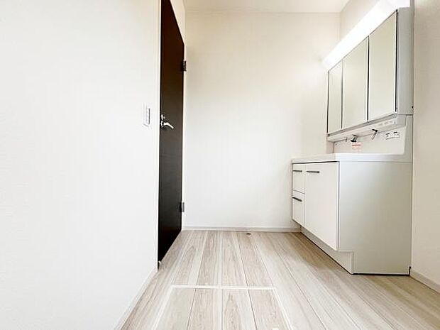 脱衣所は小さなお子様がいるご家庭にも重宝されます。