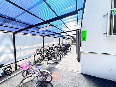 敷地内の駐輪場です。