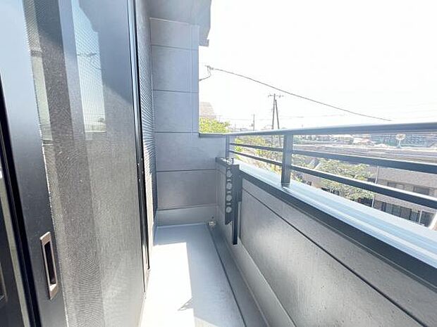 お洗濯ものを気持ち良く太陽の光で干せるのが嬉しいですね。