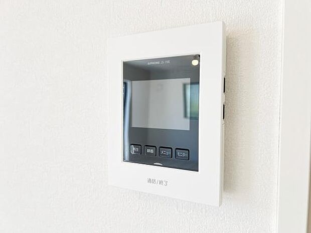 訪問者を確認できるTVモニター付きインターフォンです。