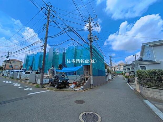 前面道路を含めた現地写真です。
