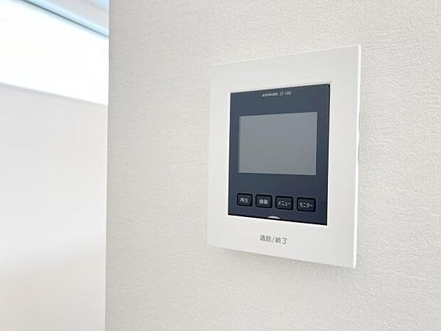 訪問者を確認できるTVモニター付きインターフォンです。