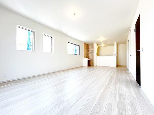 家族団らんの場所としてゆったりと居心地の良いリビングです。