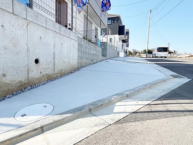 駐車場ももちろん完備しておりますのでお車所有の方にも心強いです。