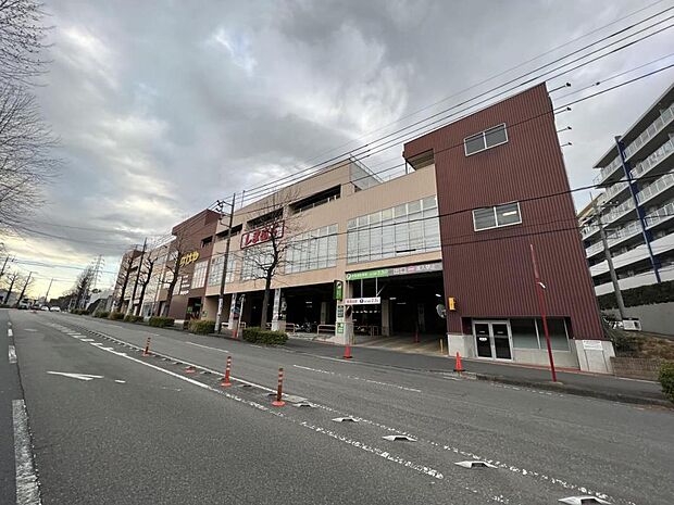 いなげや新ゆりヨネッティー王禅寺前店まで約830m（徒歩11分）