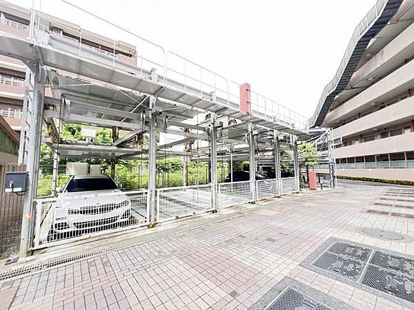 駐車場ももちろん完備しておりますのでお車所有の方にも心強いです。