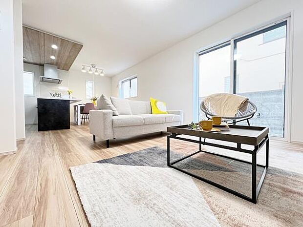 リビングダイニングになります。ご家族そろっての素敵な空間になりそうですね。