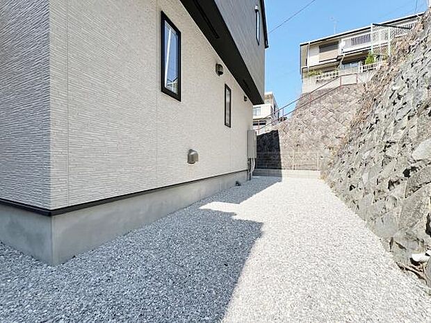 お庭スペースは、ガーデニングやお子様との外遊びなど多彩な用途でお楽しみいただけます。