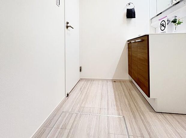 脱衣所は小さなお子様がいるご家庭にも重宝されます。