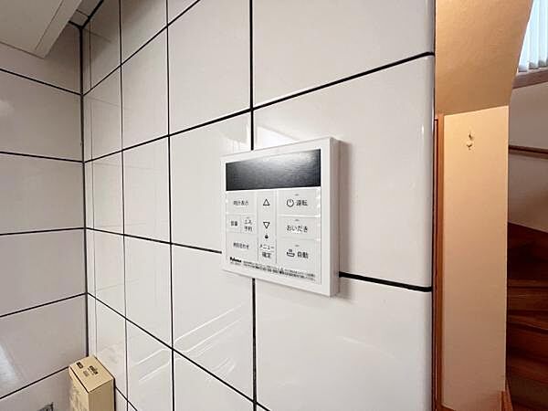 お風呂の自動お湯はりや追焚機能付きです。