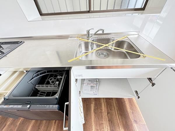 機能性に優れ食器洗乾燥機付のシステムキッチンで忙しい家事をサポートします。
